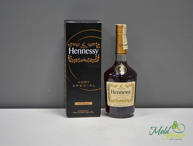 Cognac Hennessy in a box 1 l photo
